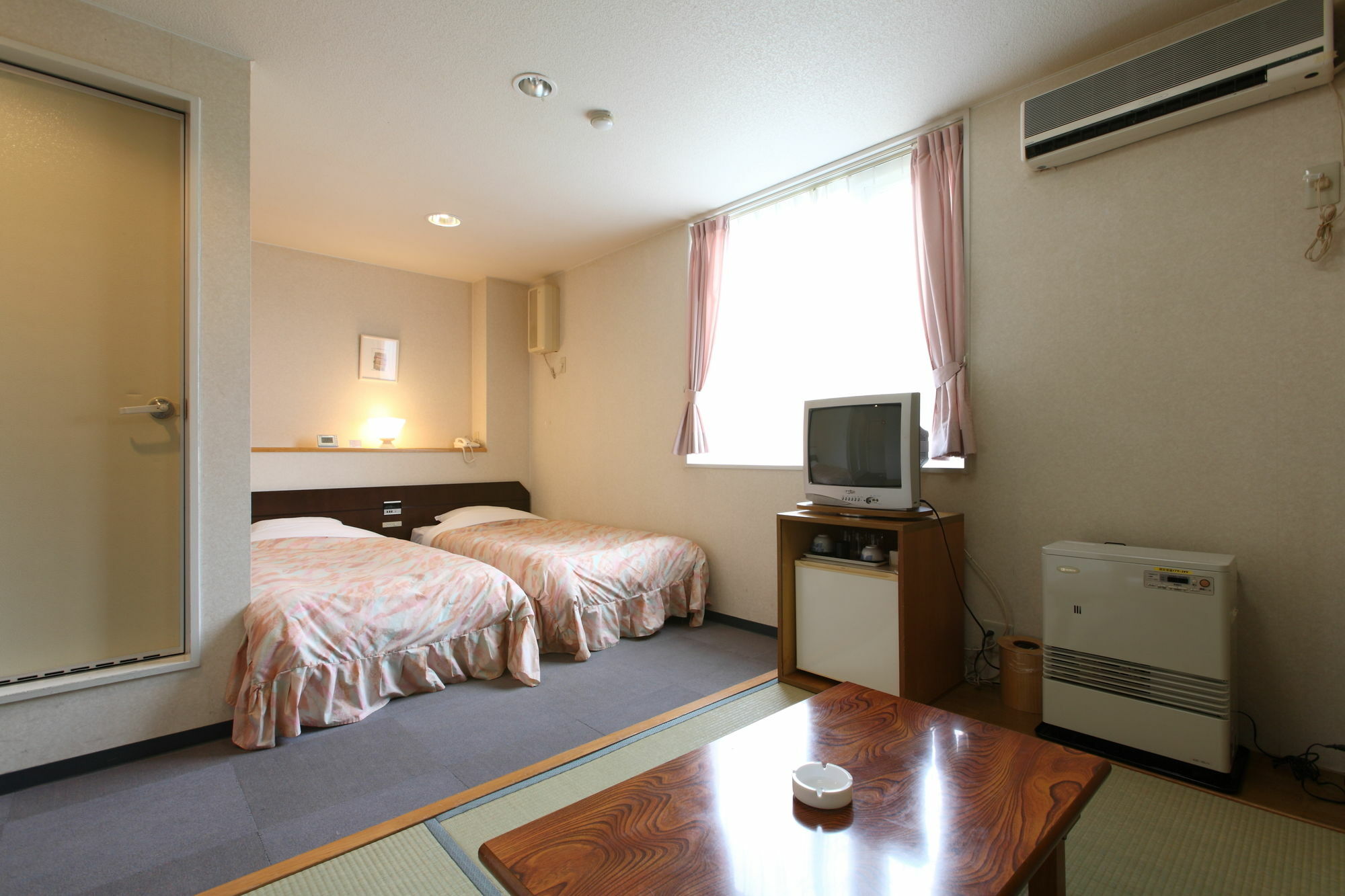 Resort Inn North Country Furano Exterior photo